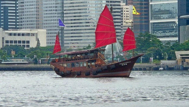 Symphony of Lights: Victoria Harbor Night Cruise - Luxury Dreamer - Foto 5